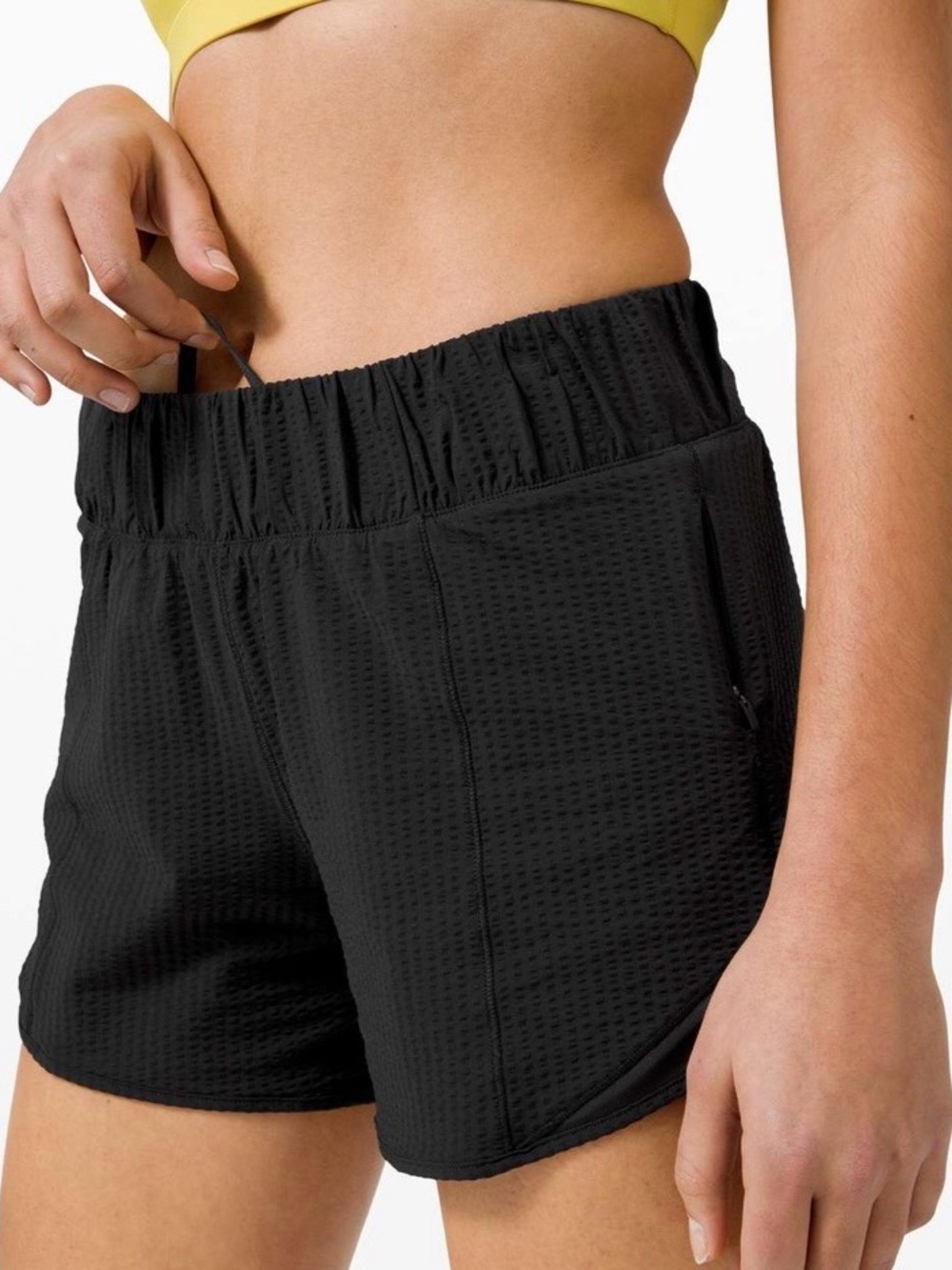 NWT Lululemon Hotty Hot HR Shorts 4” Black Seersucker - Size 10